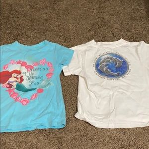 2 T-shirts